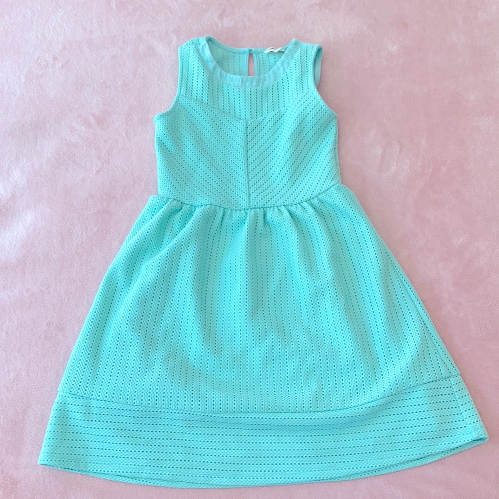 Size 7/8 Little Girl’s Formal or Casual Mint Green Eyelet Dress 💚💙🤍